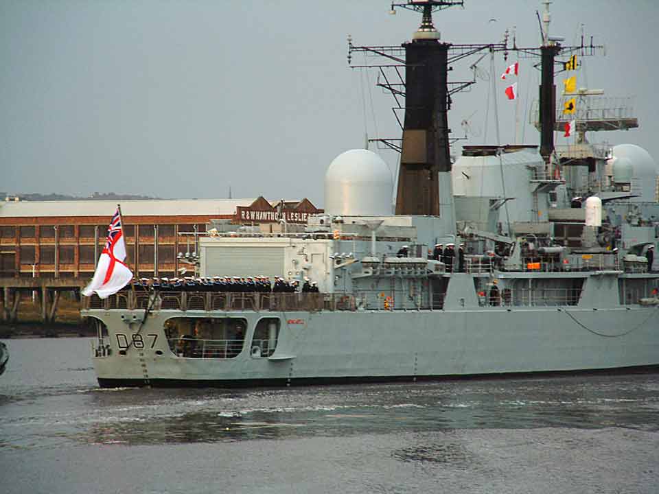 HMS Newcastle embarks on a farewell six day tour of the region. She is the longast serving of the Royal Navy's type 42 destroyer.
She is to finish her service  and be decommissioned at the end of January 2005. Now heading up the Tyne to berth at Spillers Wharf, Newcastle.